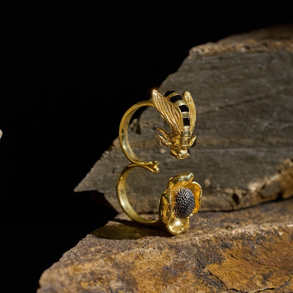 Bee Flies to the Flower Ring - Black