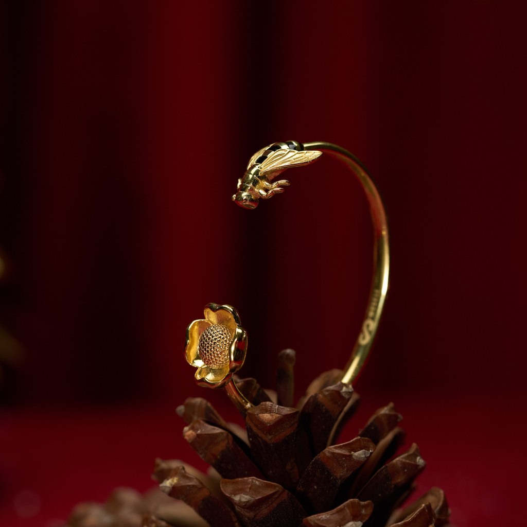 Bee Flies to the Flower Bracelet S/M