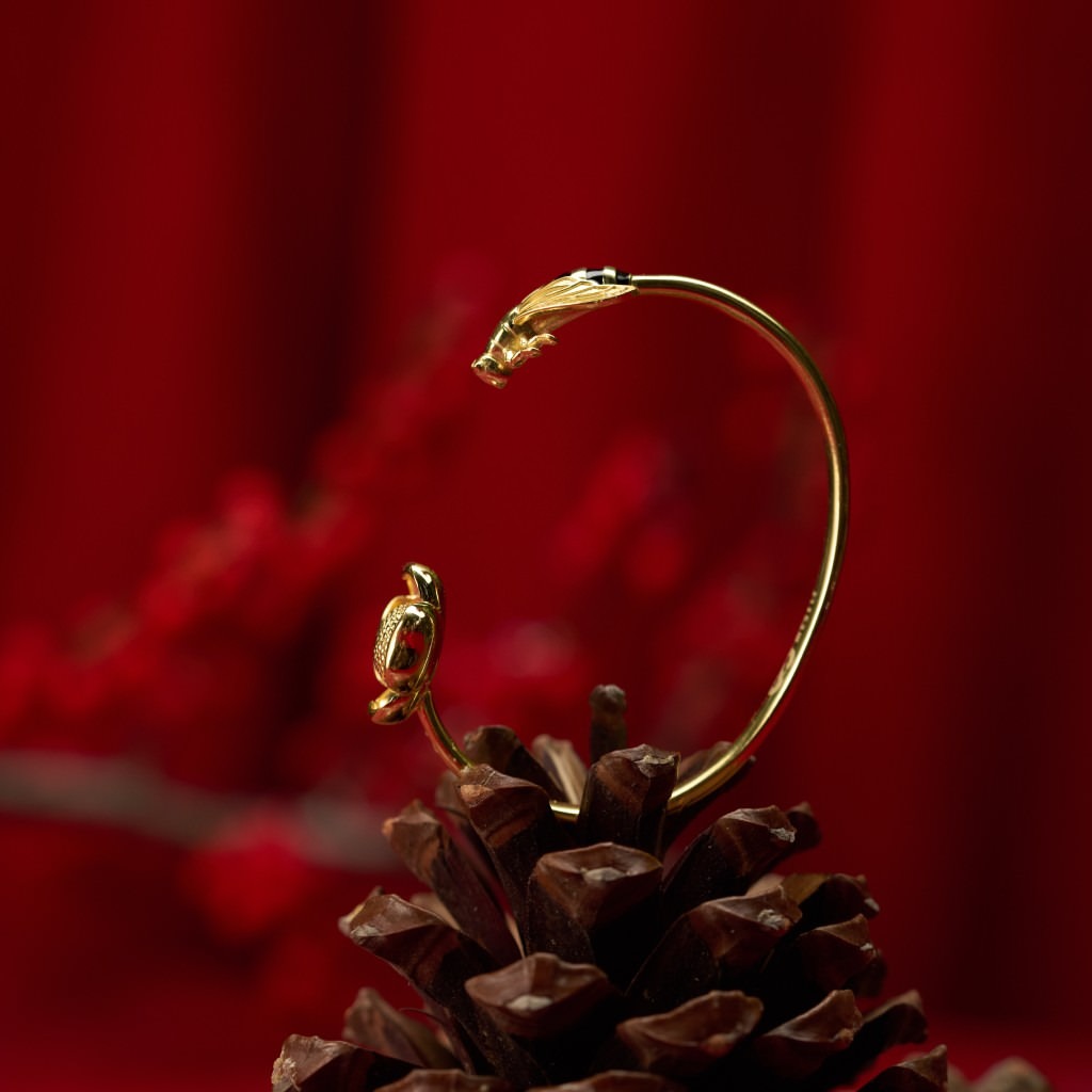 Bee Flies to the Flower Bracelet S/M