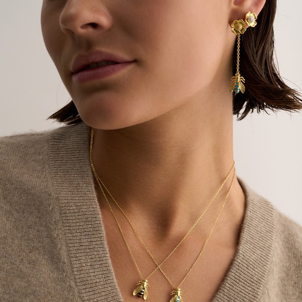 Bee Flies to Flower Dangle Earring - Turquois