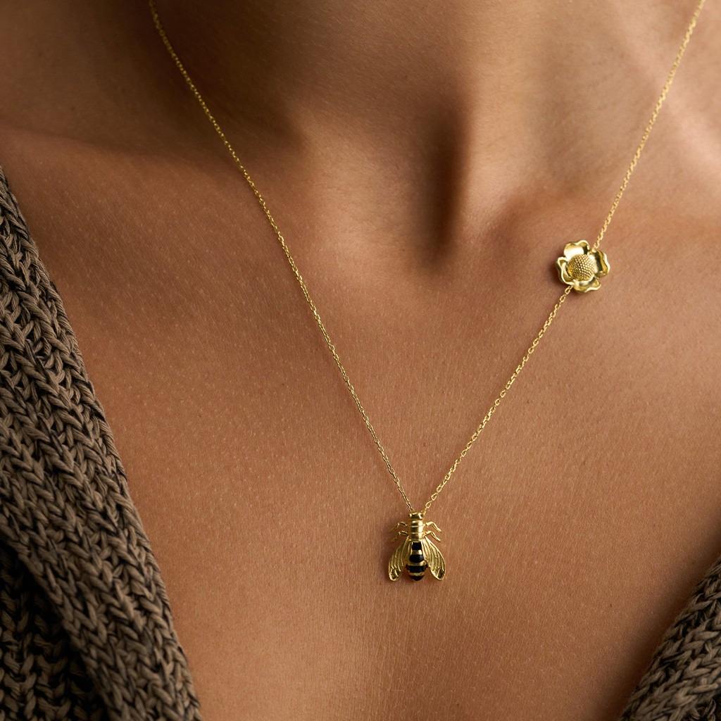Necklace - Bee Flies to The Flower
