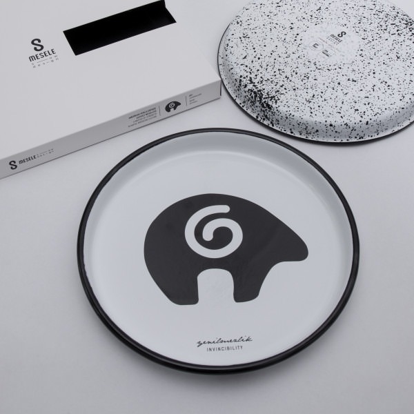 Enamel Round Tray - Bear (Invincibility)