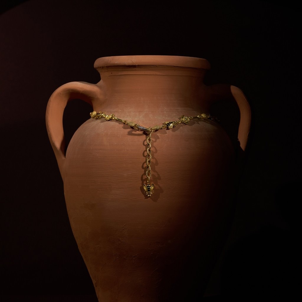 Artemis, Bee, and Flower Extended Column Chain