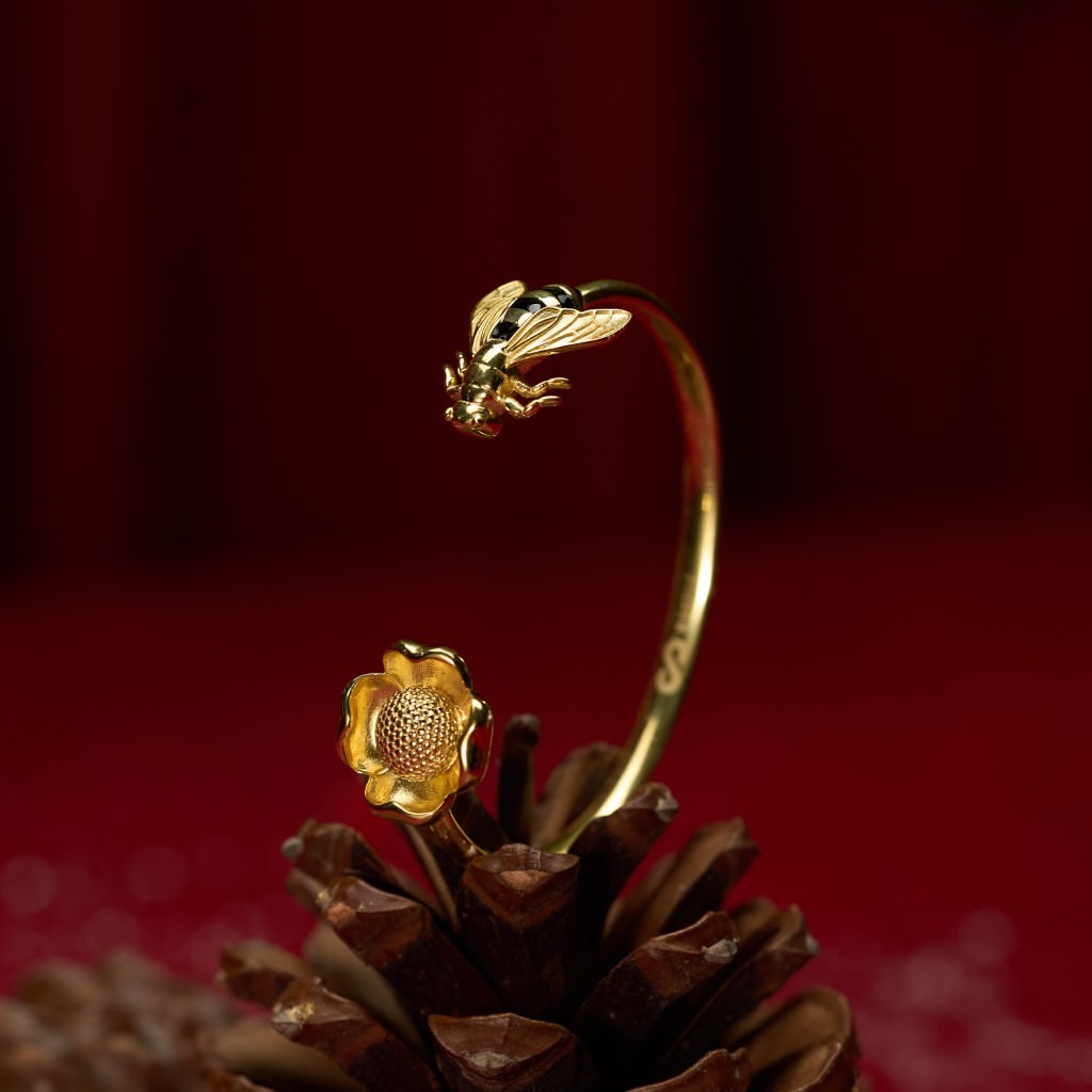 Bee Flies to the Flower Bracelet S/M