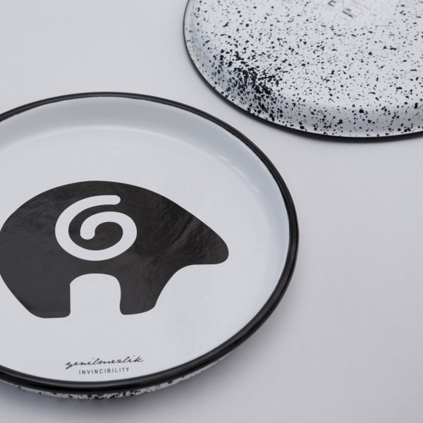Enamel Round Tray - Bear (Invincibility)