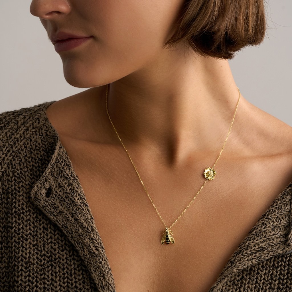Necklace - Bee Flies to The Flower